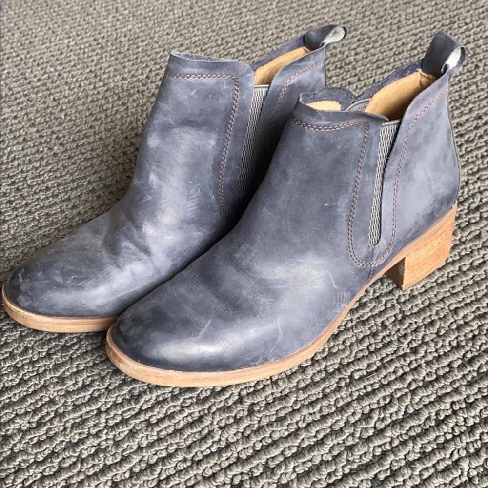 Korks women’s booties
